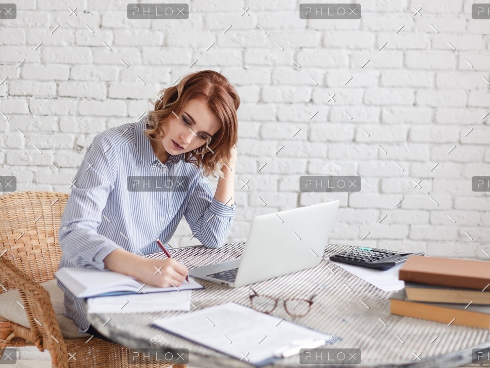 woman-freelancer-female-hands-with-pen-writing-on-P369BAX1-2